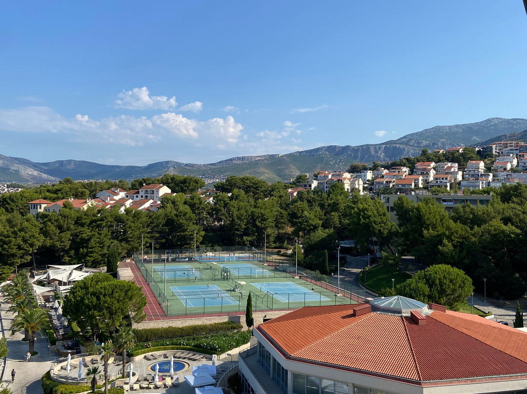 艾美拉弗斯布里特酒店主图