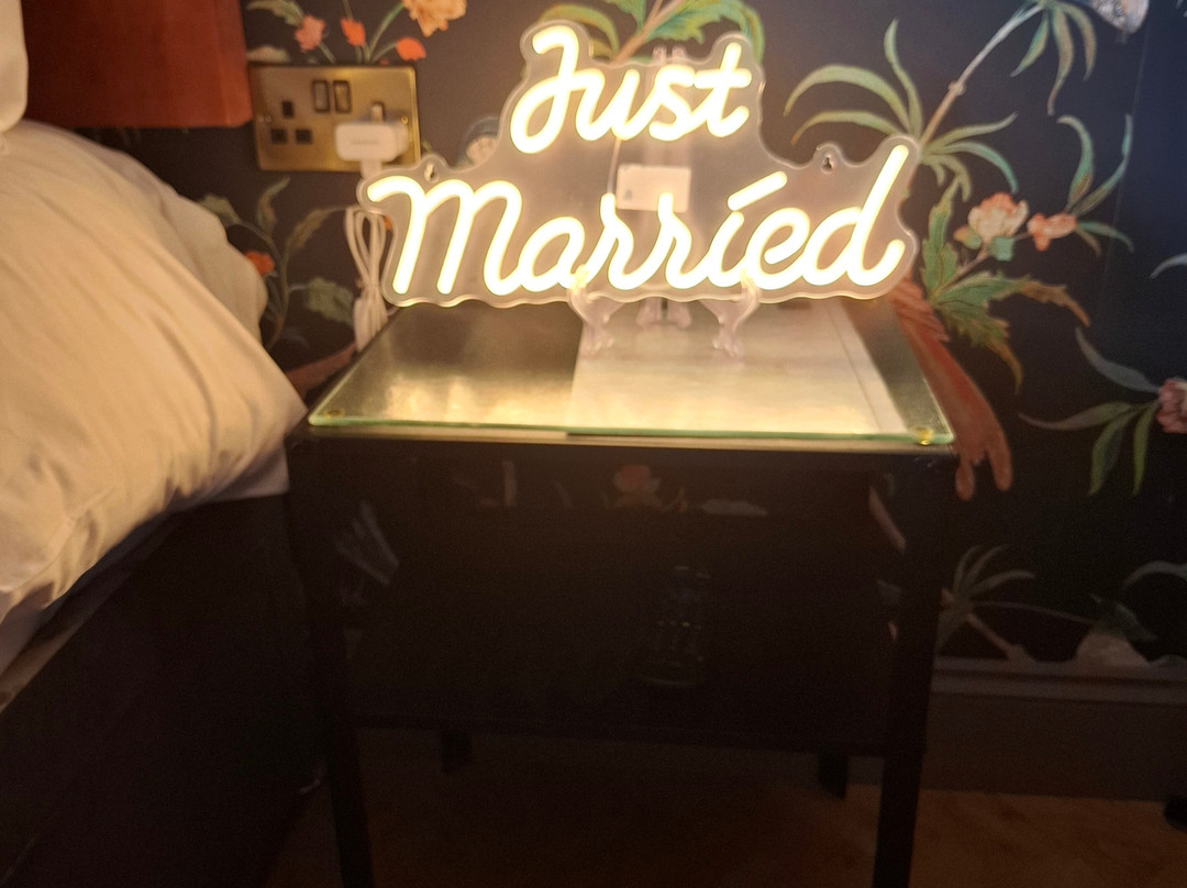 休里斯村庄旅馆主图