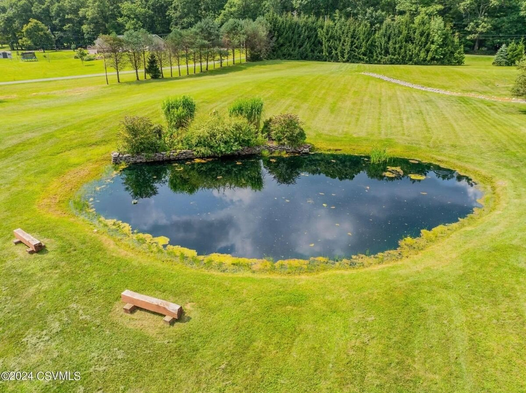 Raven Creek Lodge主图