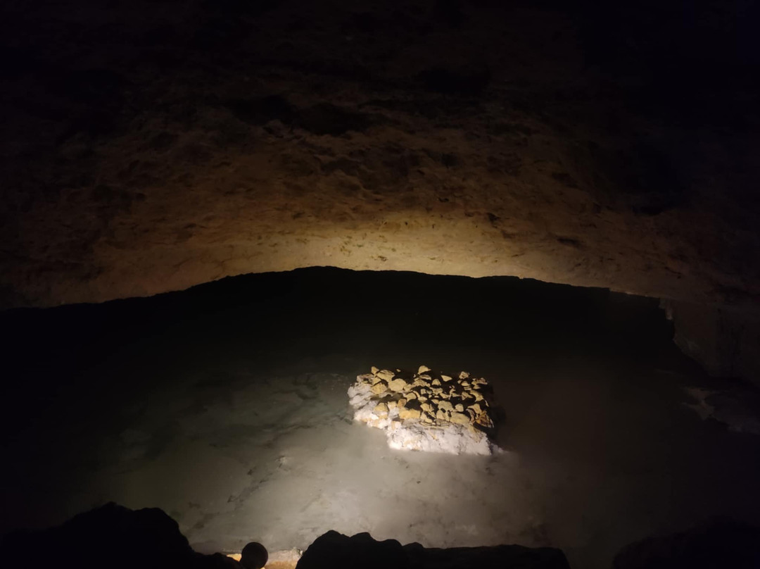 Les Grottes Petrifiantes-Savonnieres必去景点