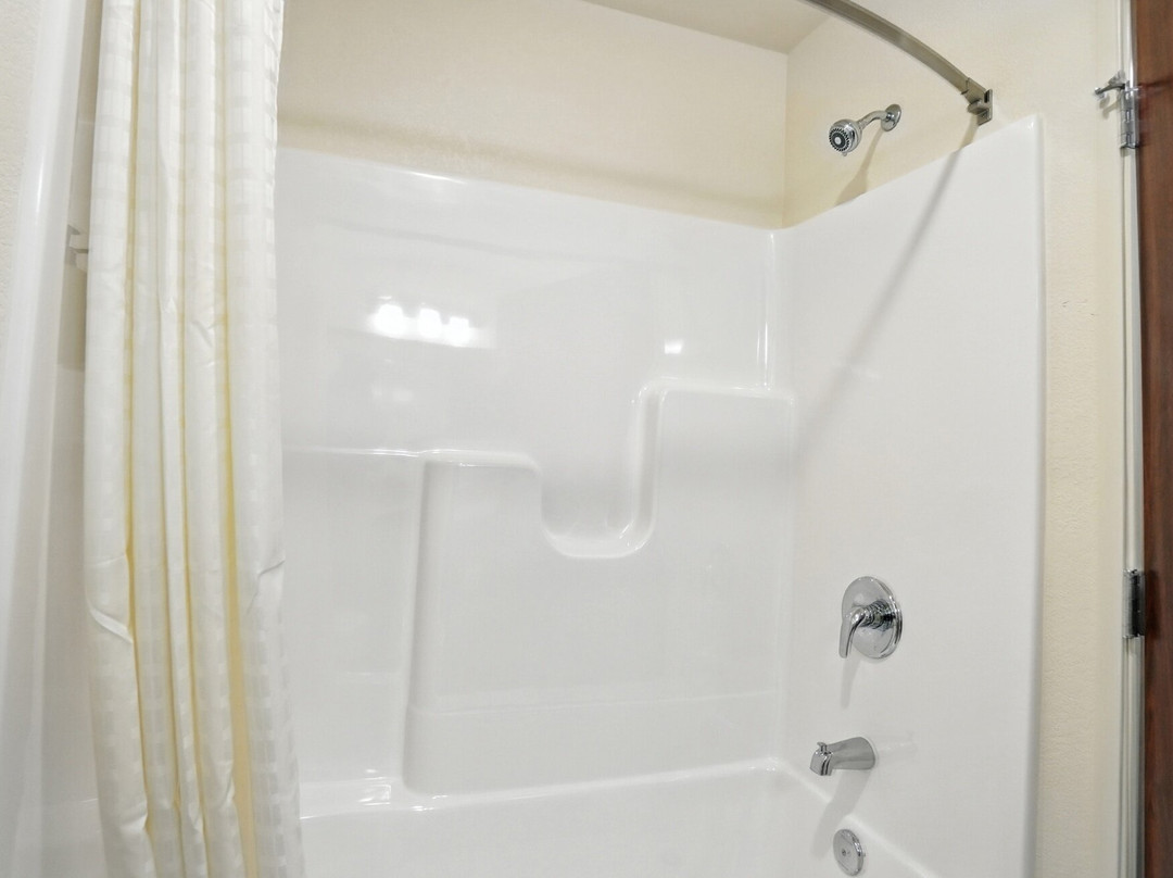 Cobblestone Hotel & Suites - Bellefontaine