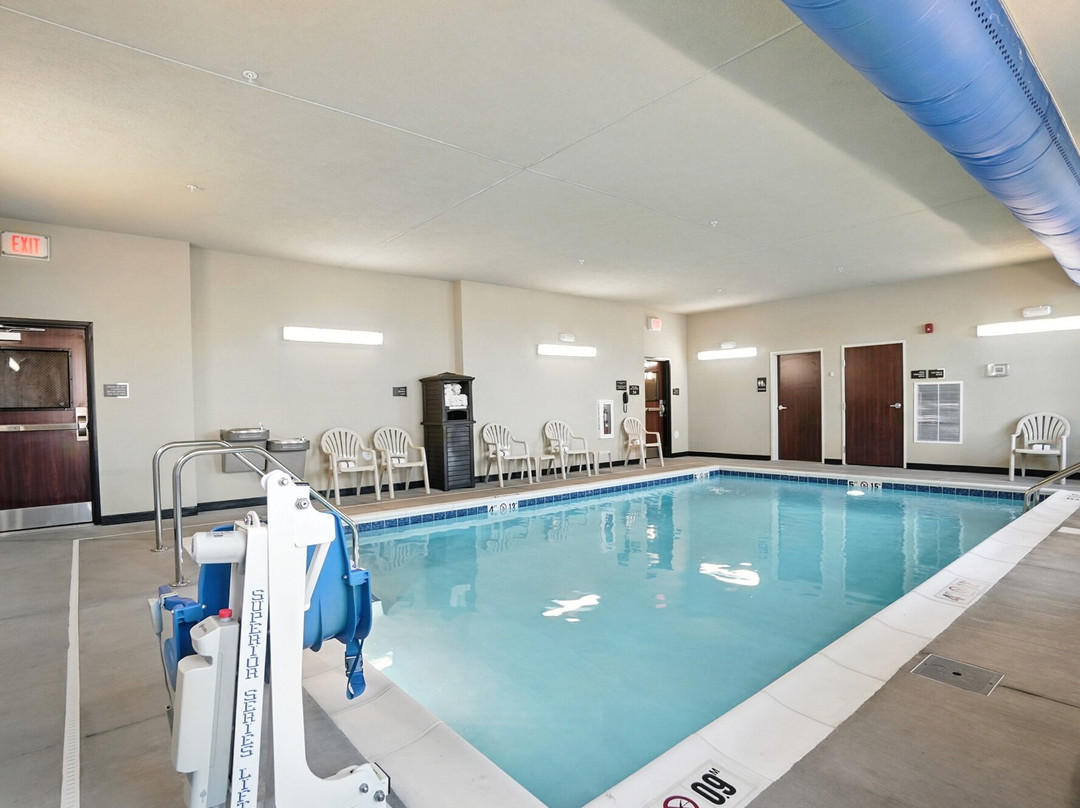 Cobblestone Hotel & Suites - Bellefontaine