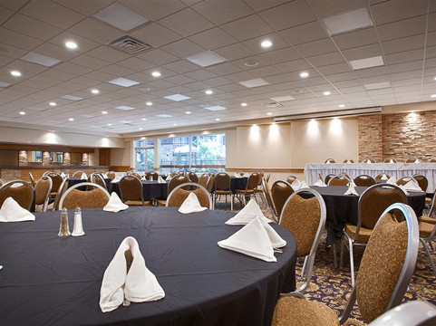 Crossroads Hotel and Event Center