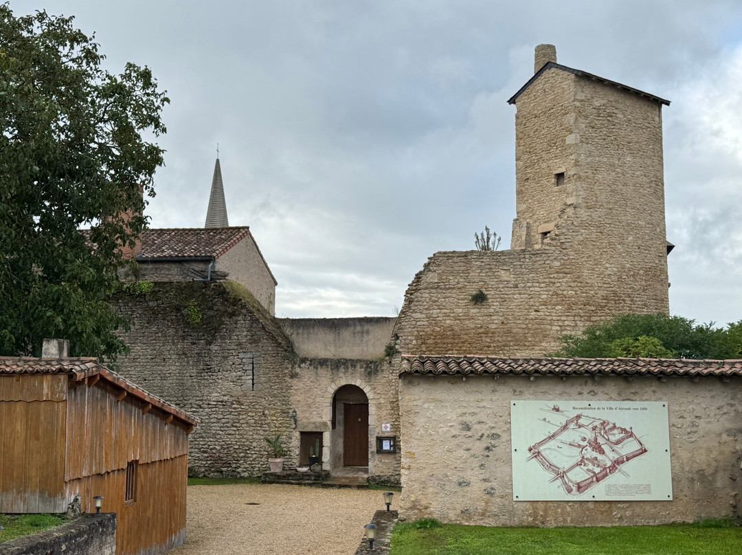 Le Vieux Chateau - chambres et table d'hotes主图