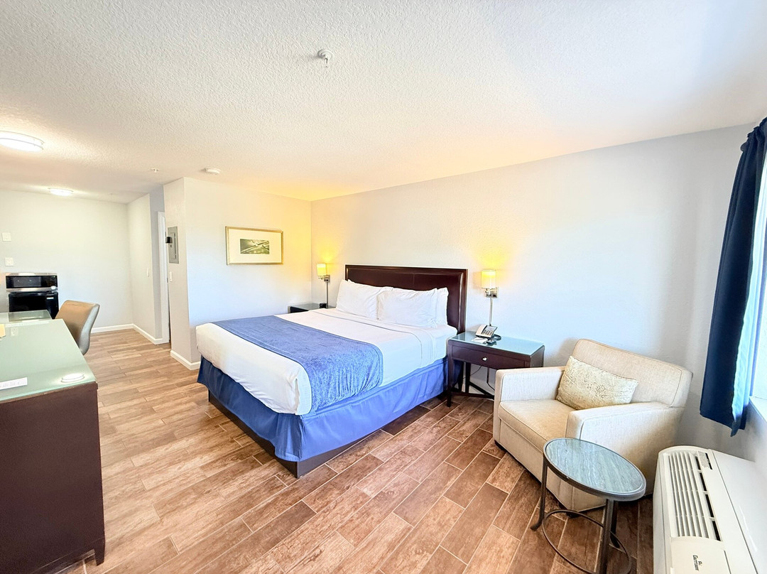 Lantern Inn & Suites主图