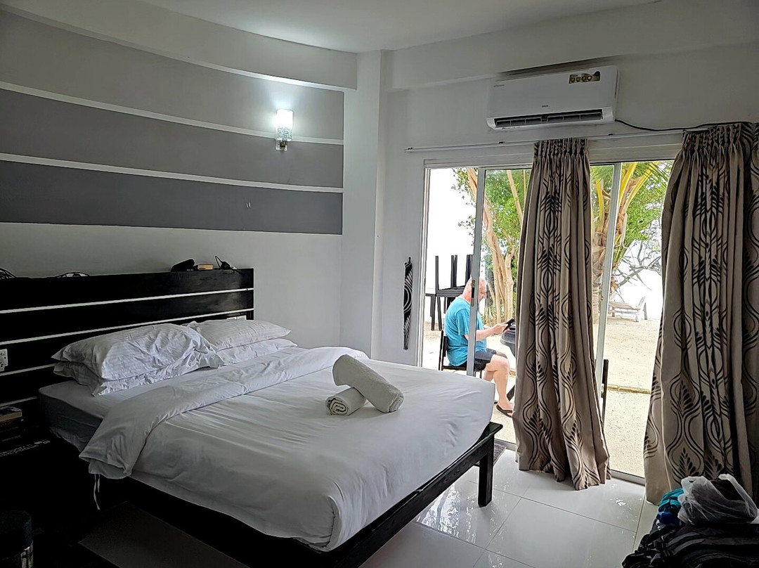Crown Beach Hotel Maldives主图