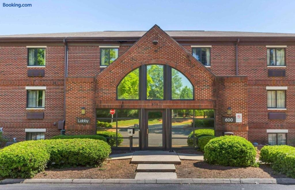 Suburban Studios Cary - RDU Airport