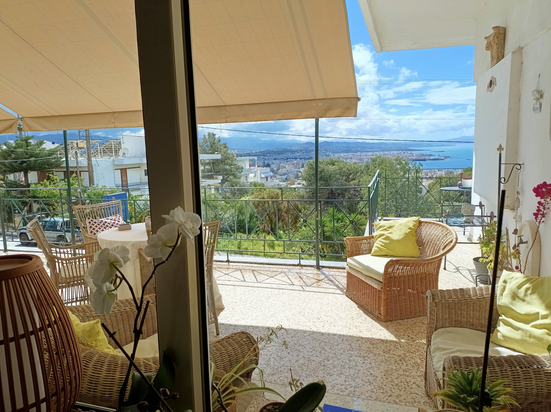 Akrotiri Hotel主图