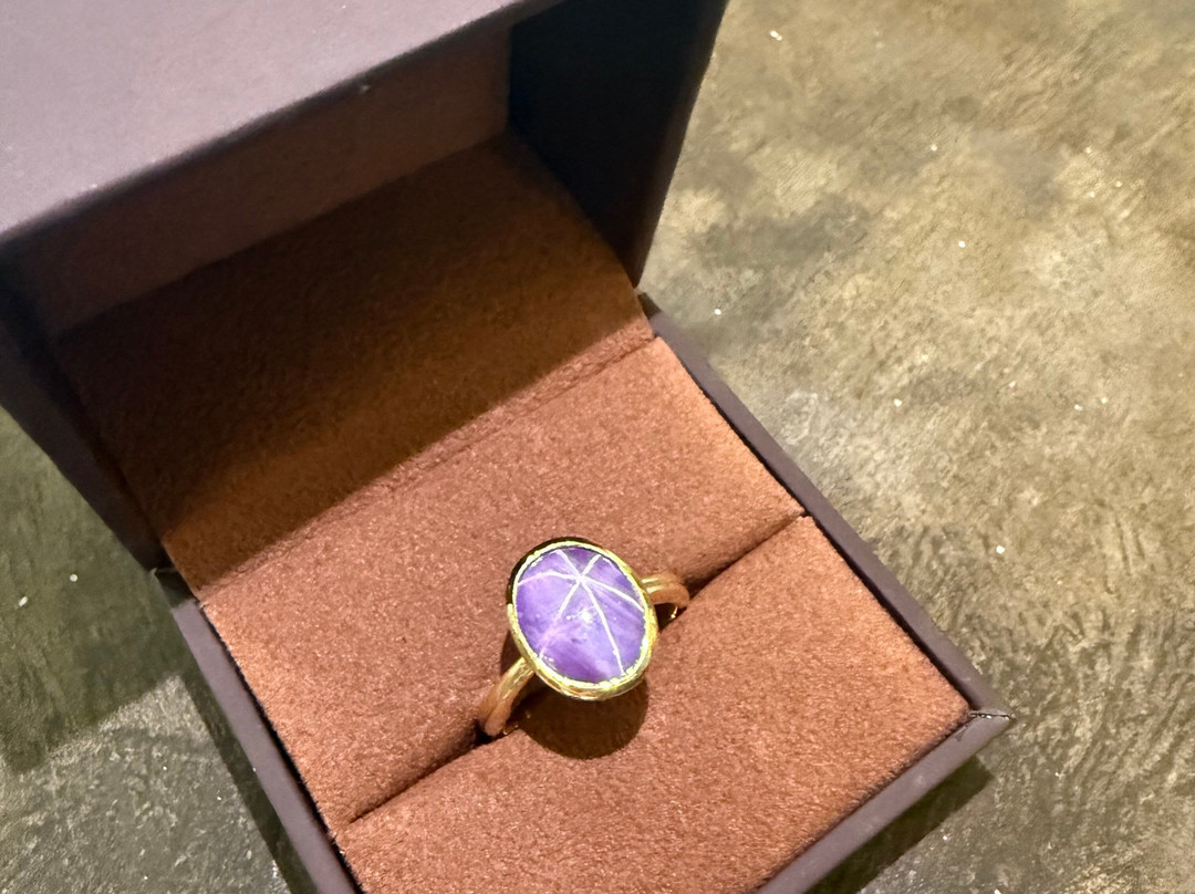 里尼亚珠宝-加勒必去景点