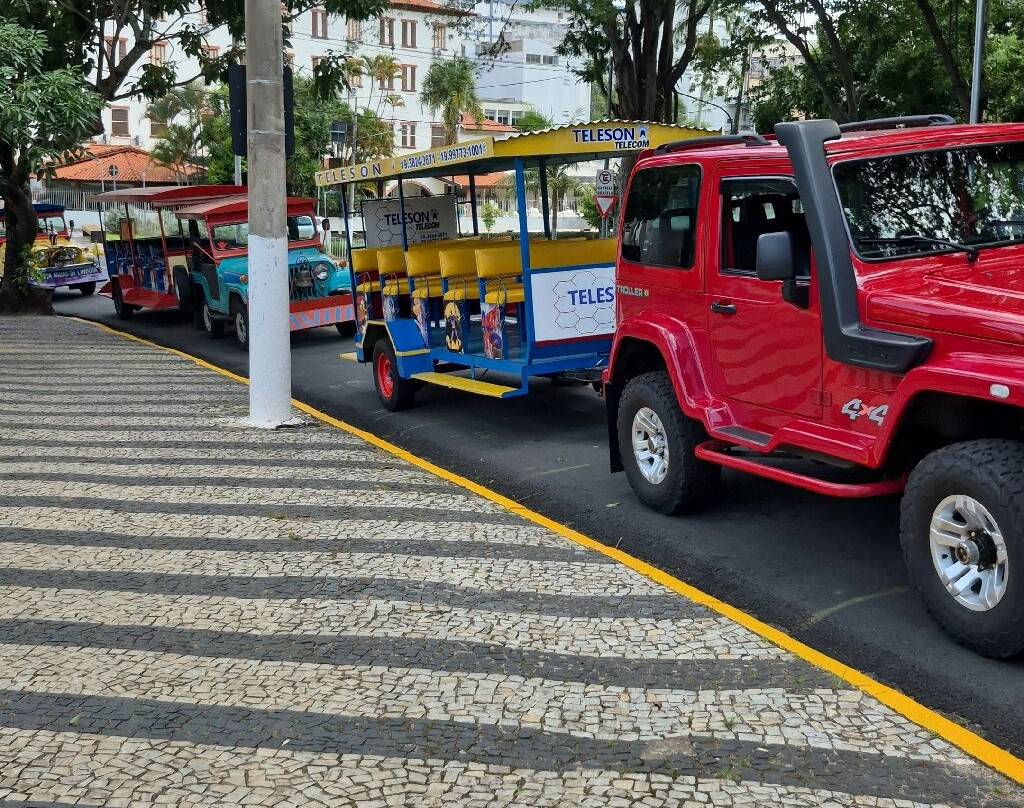 Praca Adhemar de Barros-阿瓜斯迪林多亚必去景点