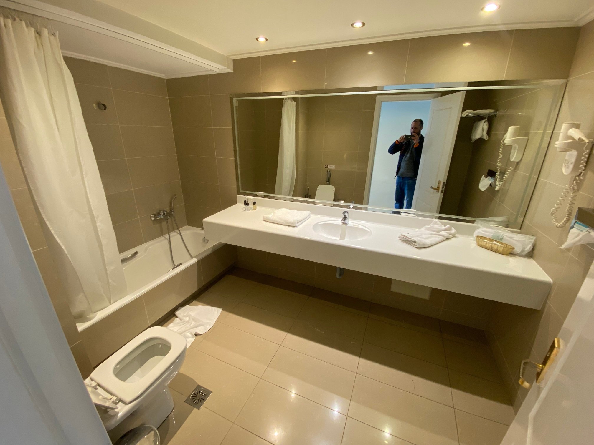 比雷埃夫斯希欧希尼亚酒店-浴室