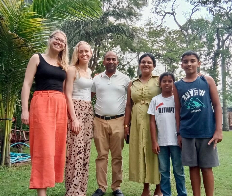 Forbes Gems & Jewellers-加勒必去景点