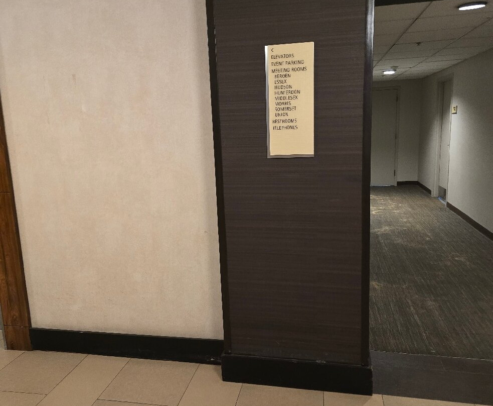 纽瓦克机场万丽酒店主图