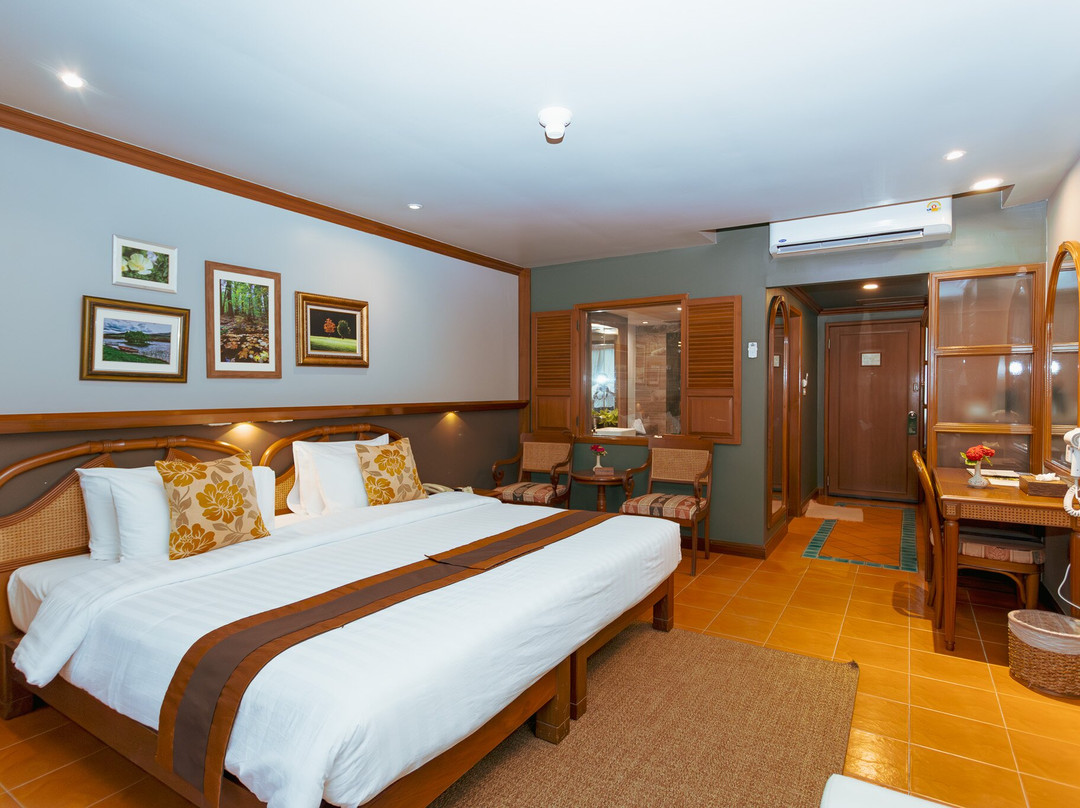 桂河光色度假酒店主图