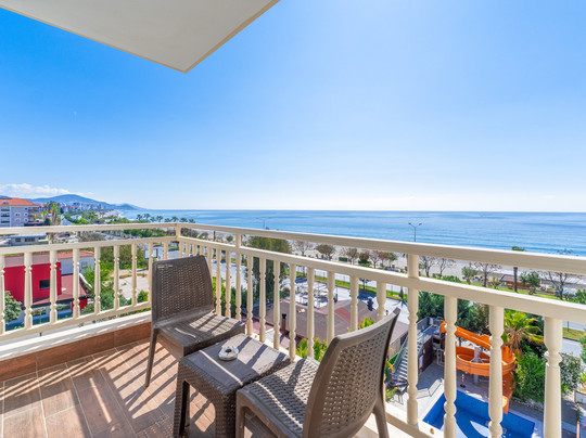 Sey Beach Hotel & Spa主图