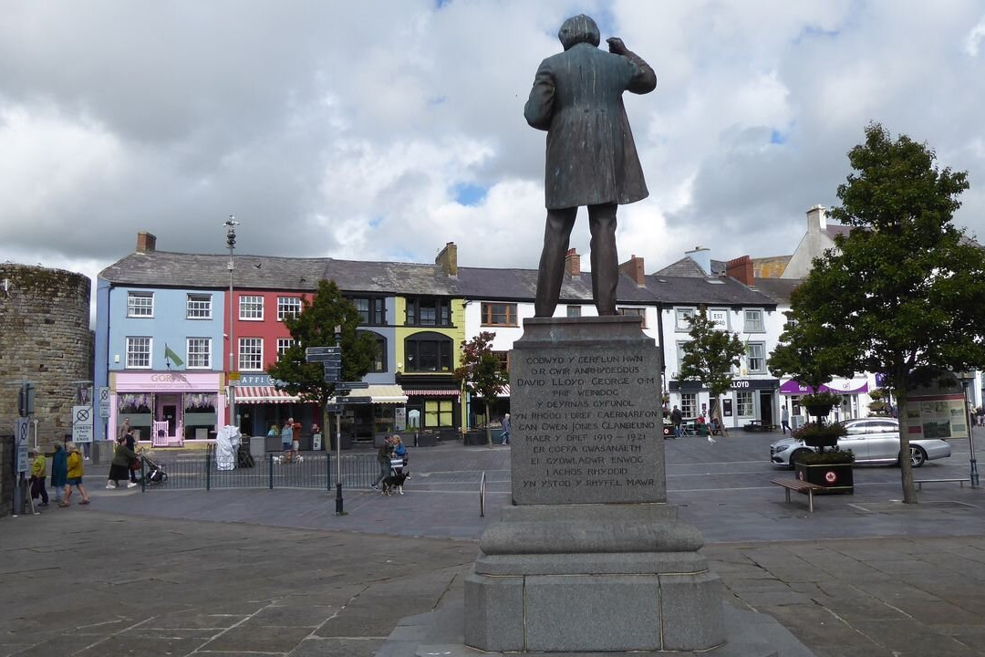 Statue of David Lloyd Geroge-卡那封必去景点