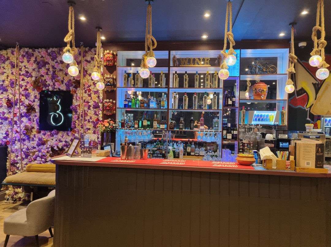 Base Camp Lounge and Restaurant主图