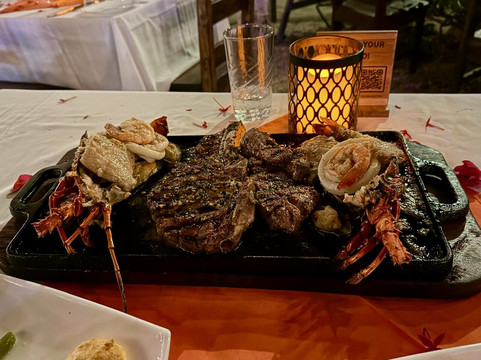 Mar Y Tierra Steakhouse & Sports Bar