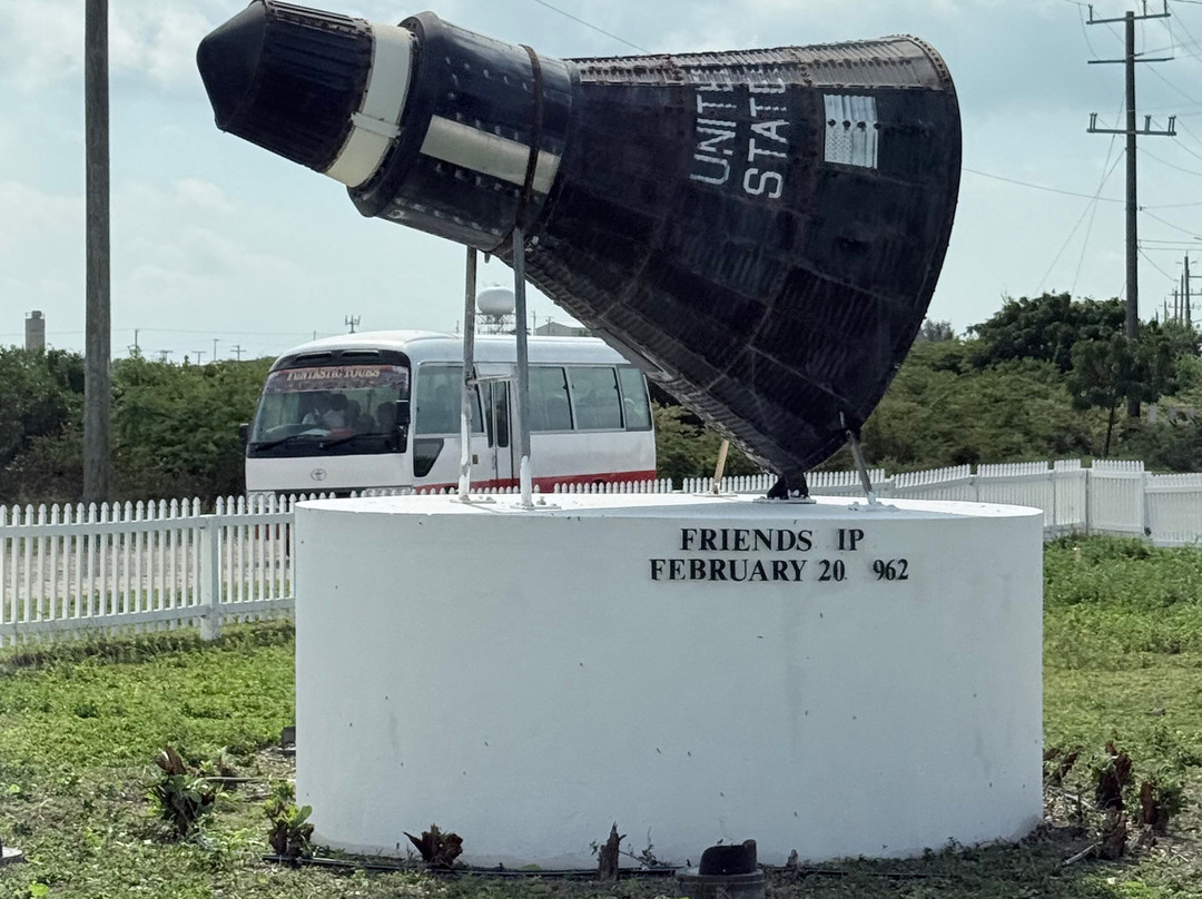 Papa J Tours-Cockburn Town必去景点