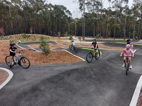 Premium MTB Tours (bark off biking)-Derby必去景点