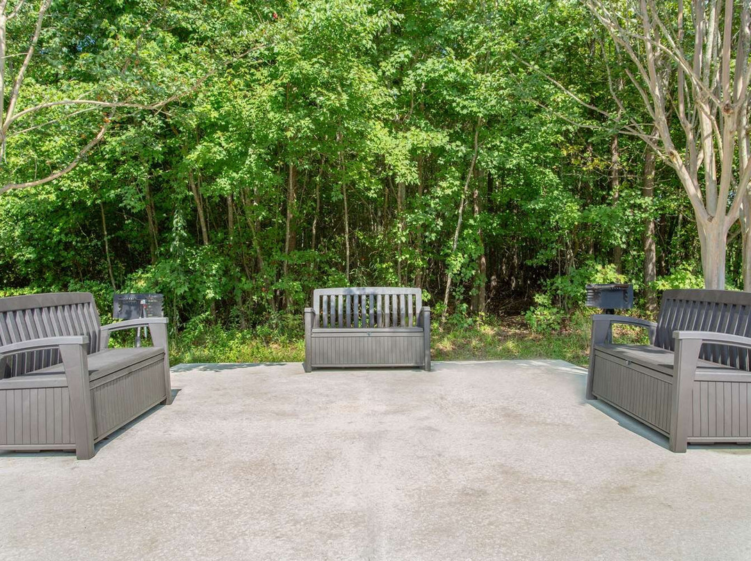 利灵顿-近坎贝尔大学麦客达套房酒店