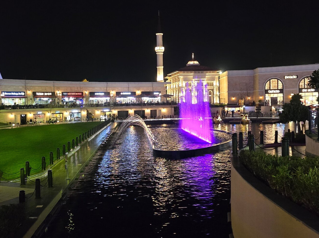 The Land of Legends Shopping Avenue-安塔利亚必去景点