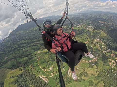 Paragliding Medellin-麦德林必去景点