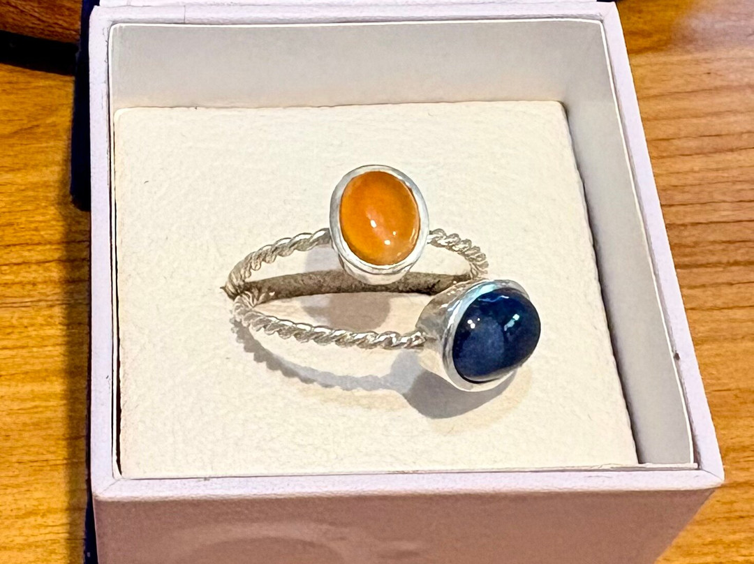 Sithma Gems & Jewellery-乌纳瓦图纳必去景点