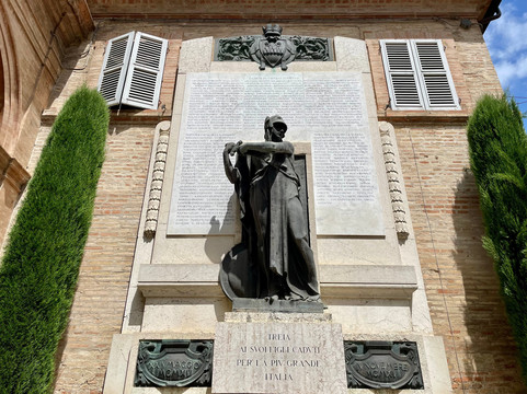 Monumento Ai Caduti Di Tutte Le Guerre