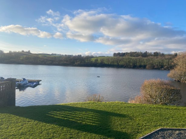 湖畔汽车旅馆-官方