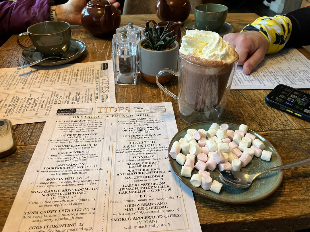 Tides Cafe - Highcliffe