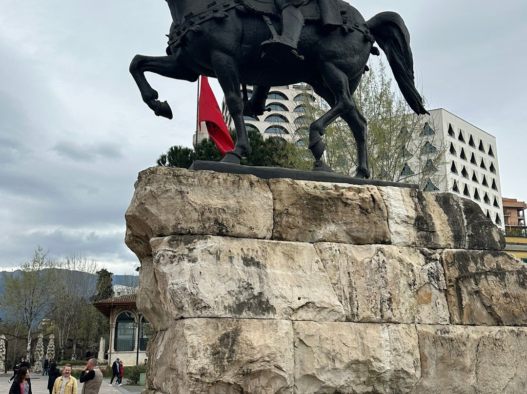 Skanderbeg Statue-地拉那必去景点