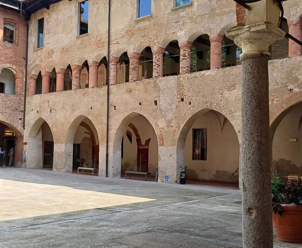 Palazzo Broletto-帕维亚必去景点