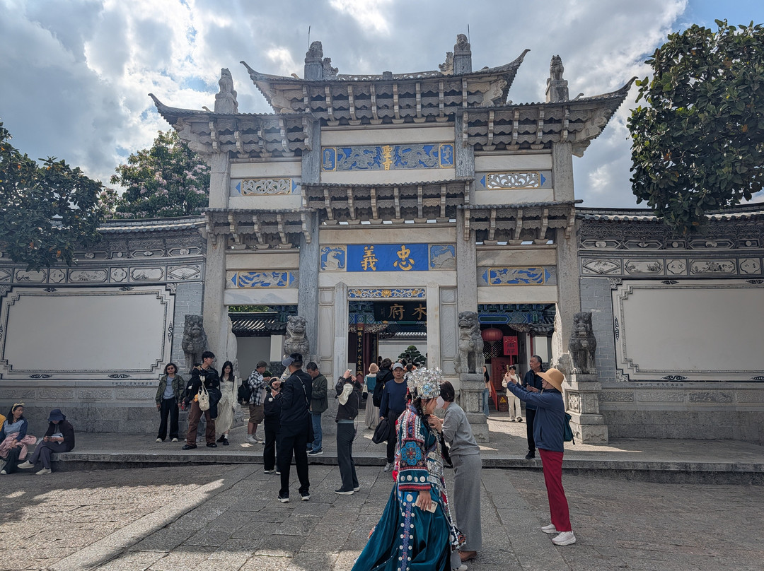 忠义牌坊-丽江市必去景点