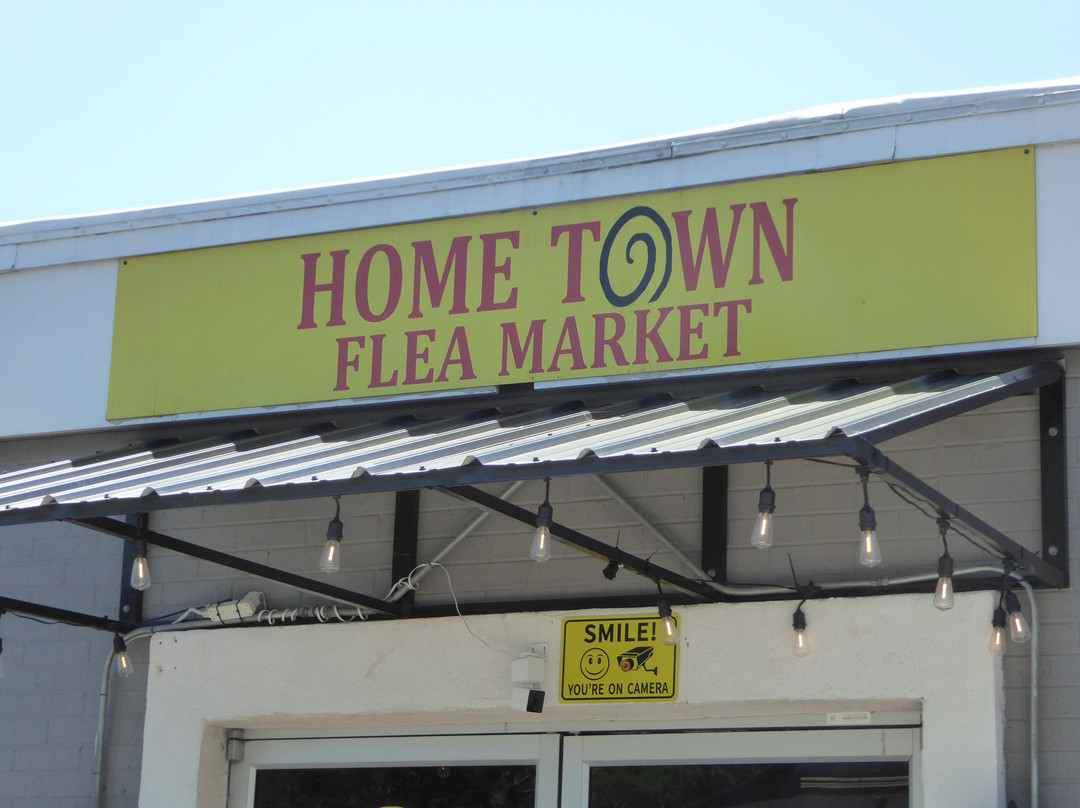 Home Town Flea Market-罗杰斯必去景点