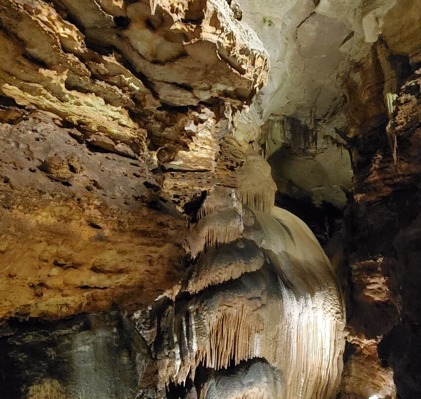 Talking Rocks Cavern-Branson West必去景点