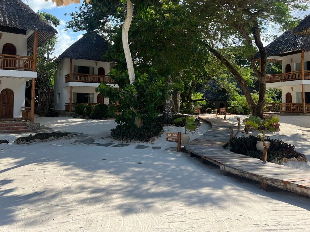 爱水人海滩度假村主图