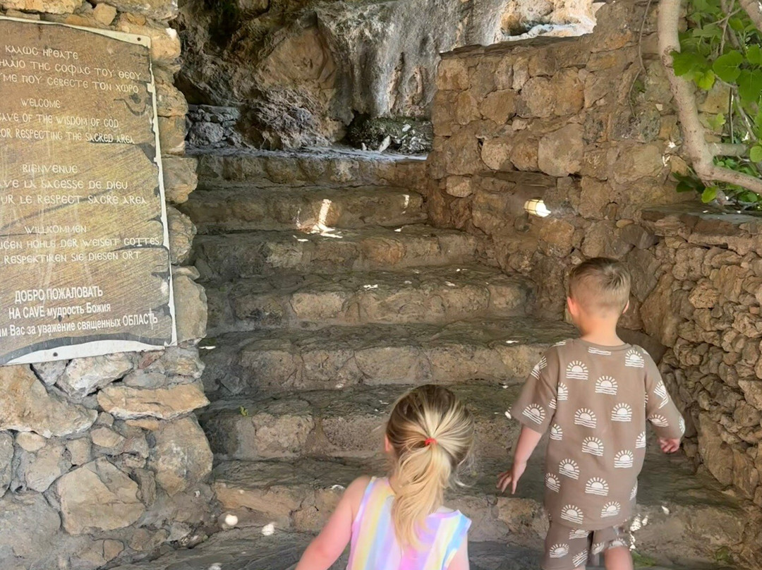 Cave of Agia Sofia-Kythira必去景点