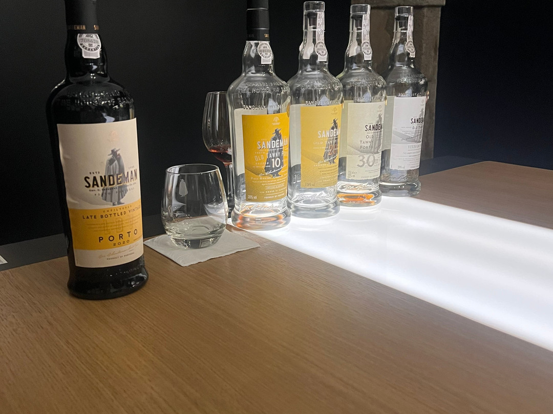 桑德曼酒窖-加亚新城必去景点