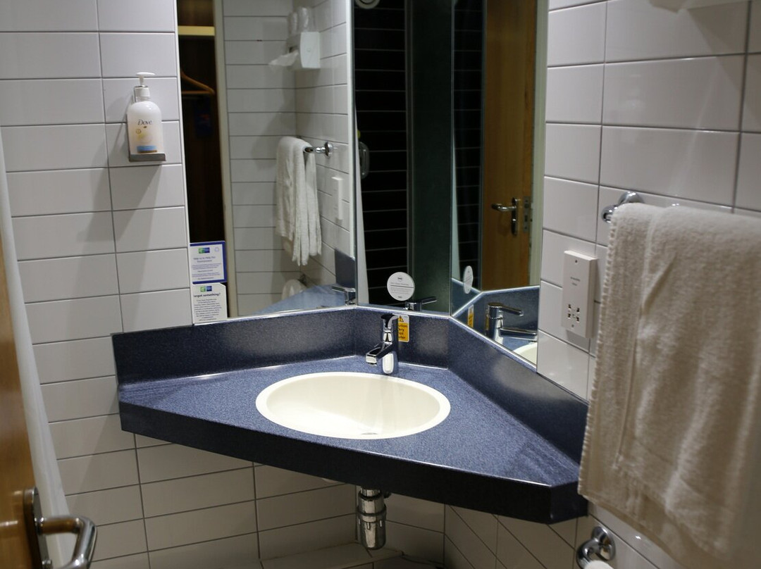 Holiday Inn Express 格伦罗西斯主图