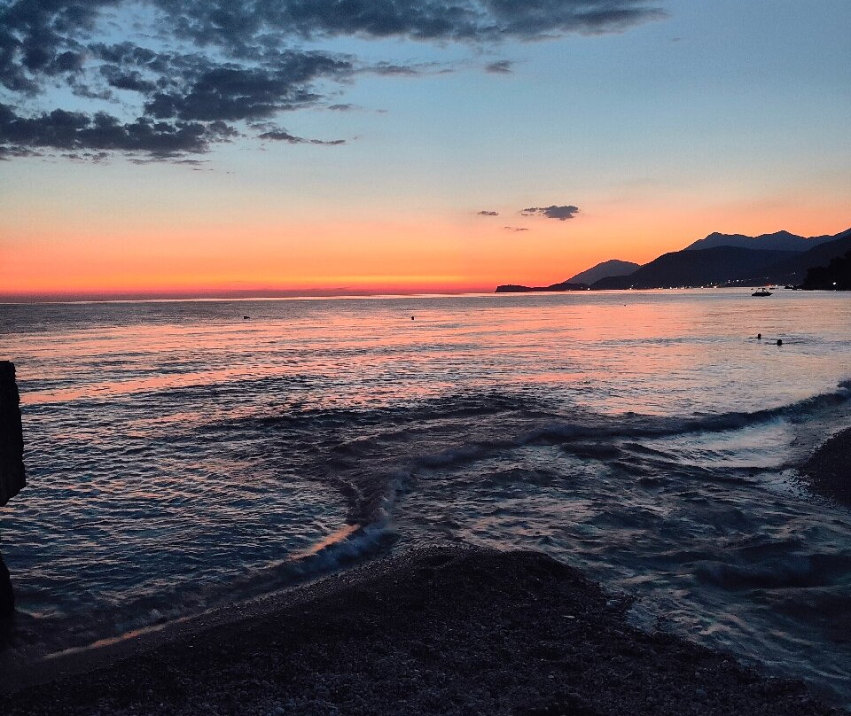 Buneci Beach-Piqeras必去景点