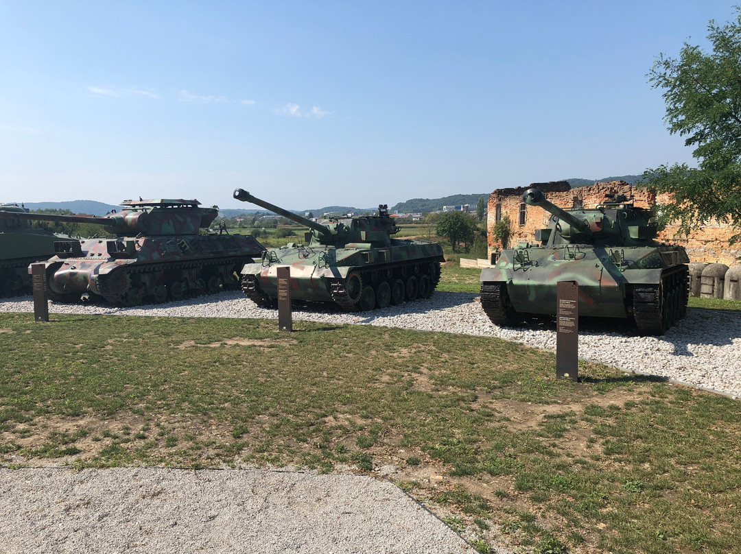 The Museum of Army Collections from the Croatian Homeland War-卡洛瓦克必去景点