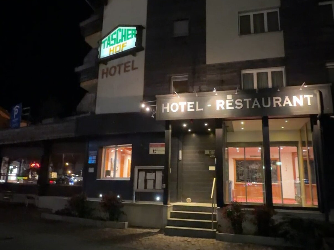 塔夏霍夫典型瑞士酒店主图