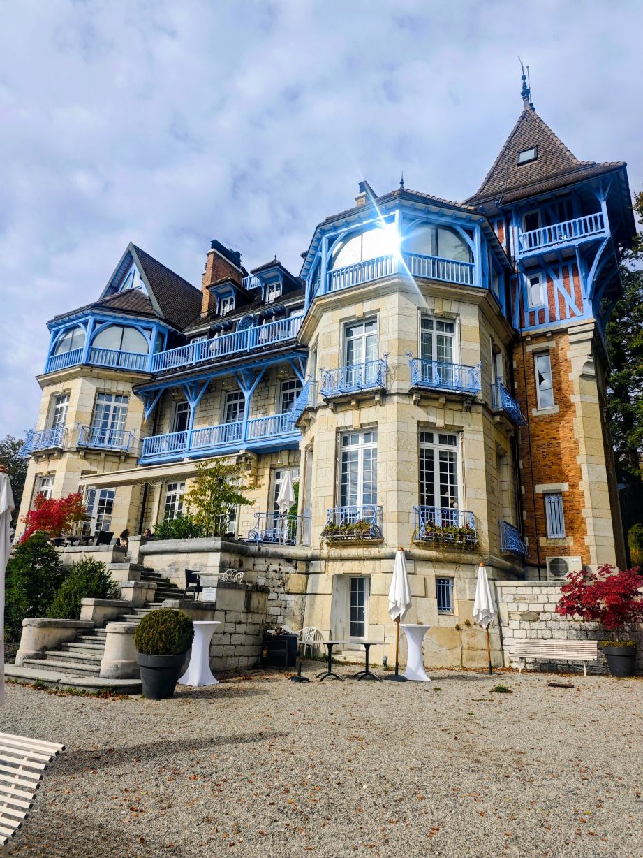 阿维尼耶尔城堡酒店-旅行者