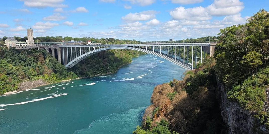 Rainbow Bridge-尼亚加拉大瀑布必去景点