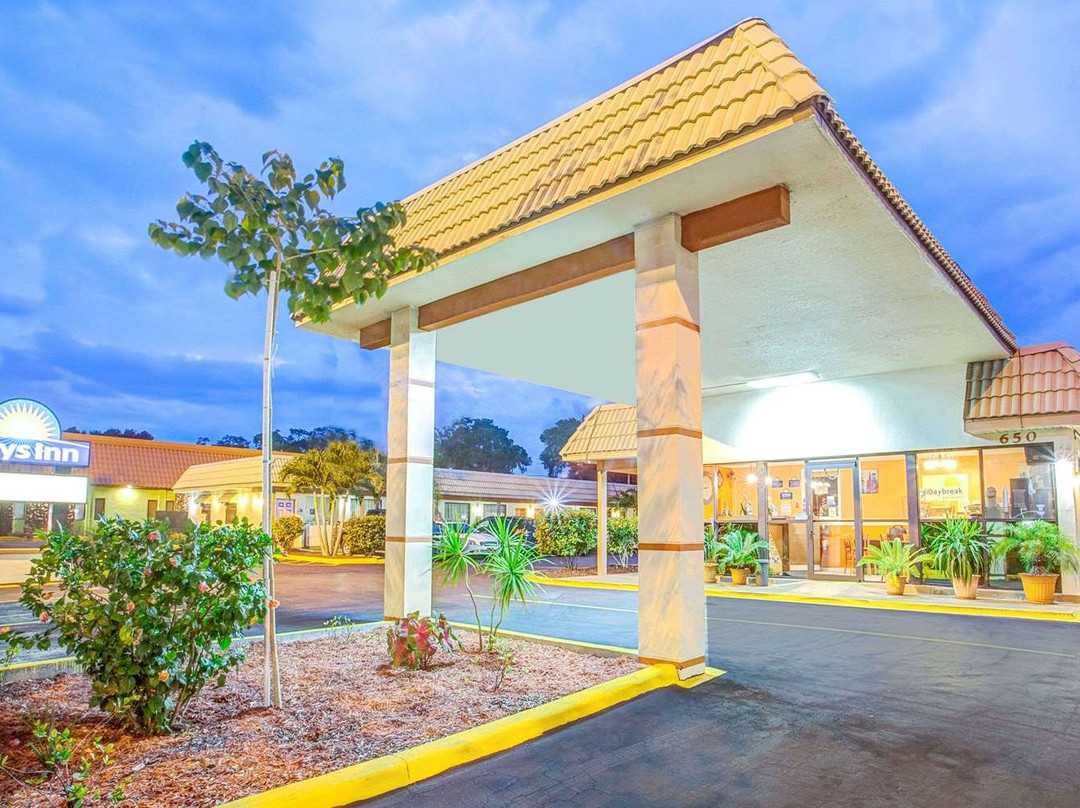 Days Inn by Wyndham St. Petersburg Central