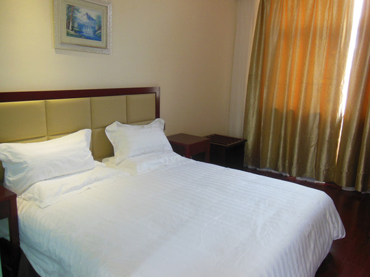 格林联盟枣庄神工路兴仁中学酒店