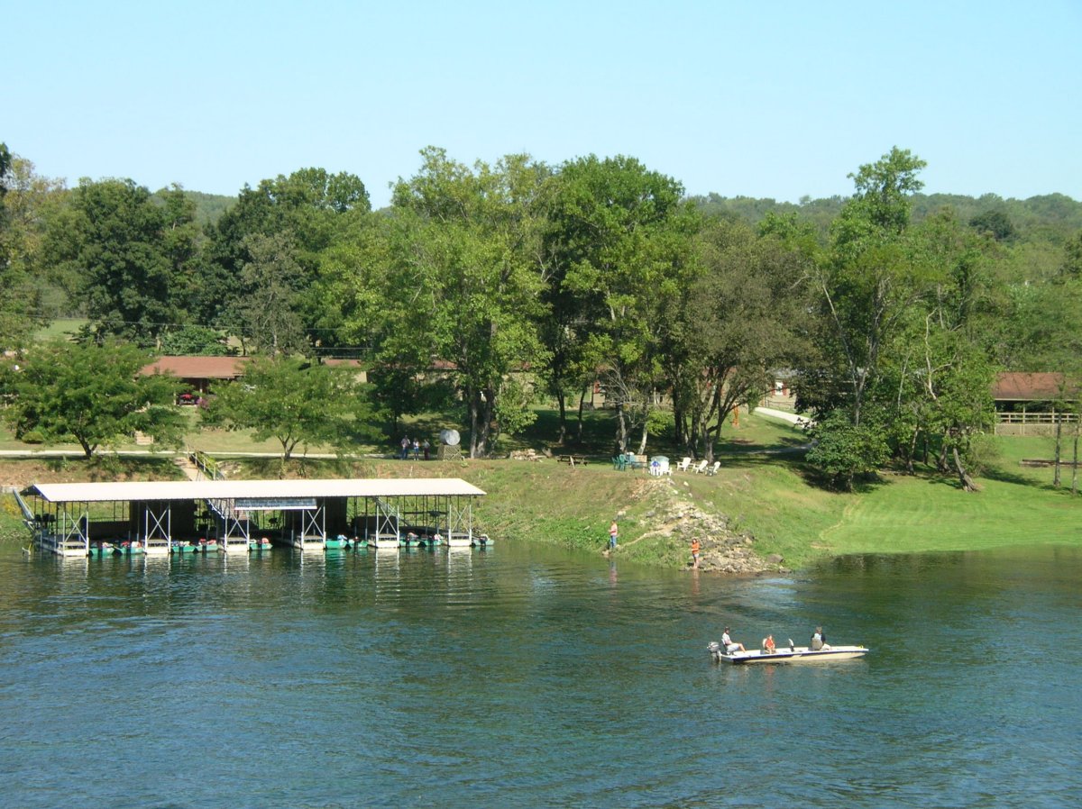 White Hole Resort-官方