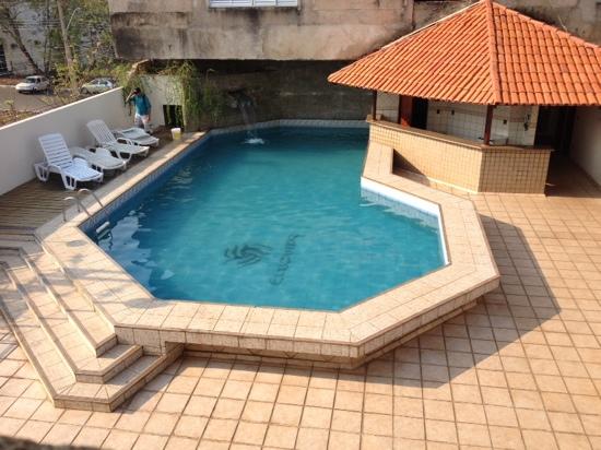 OYO Victoria Plaza Hotel-泳池