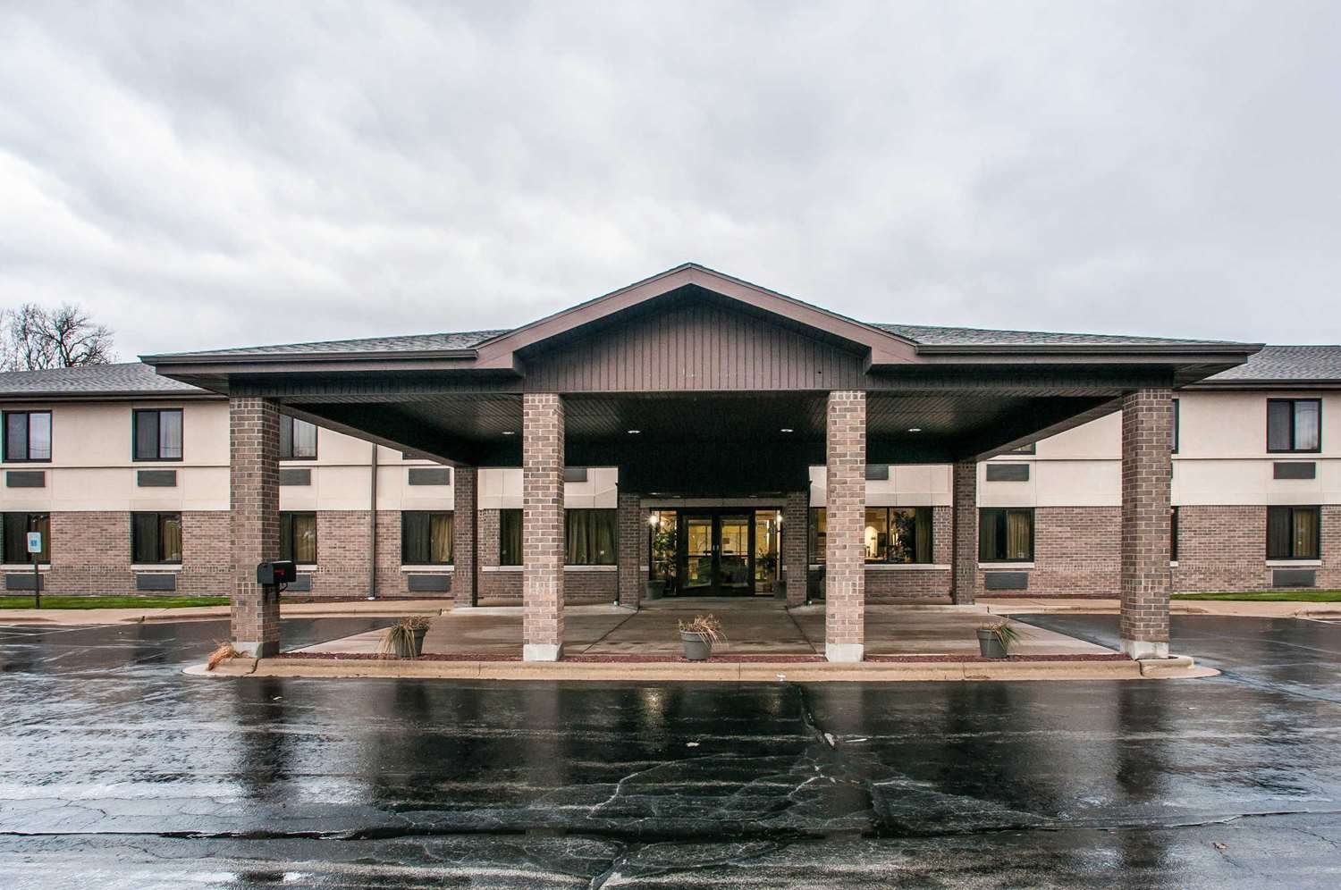 Econo Lodge Inn & Suites-官方